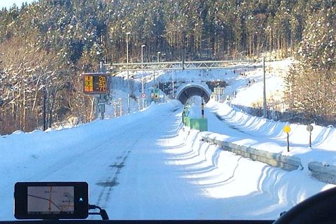冬の高速道路
