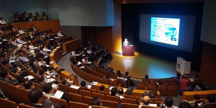 講演会が開かれた日本科学未来館の会場風景