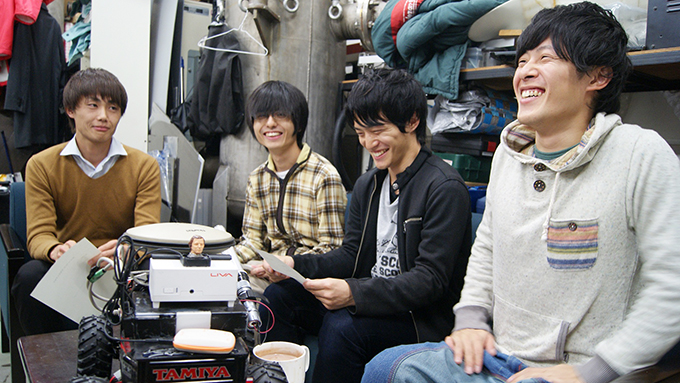 左から渡邉さん、秋池さん、高橋さん、明比さん