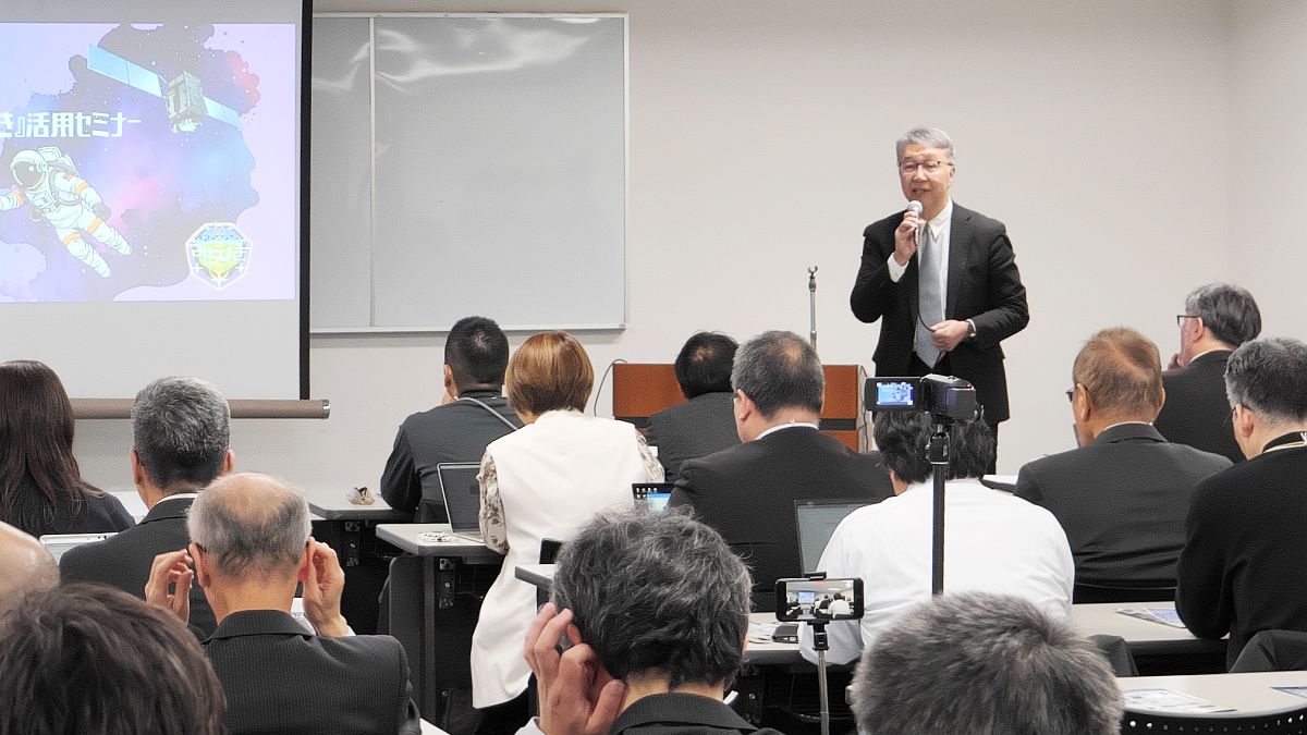 講演写真-02（中須賀氏）