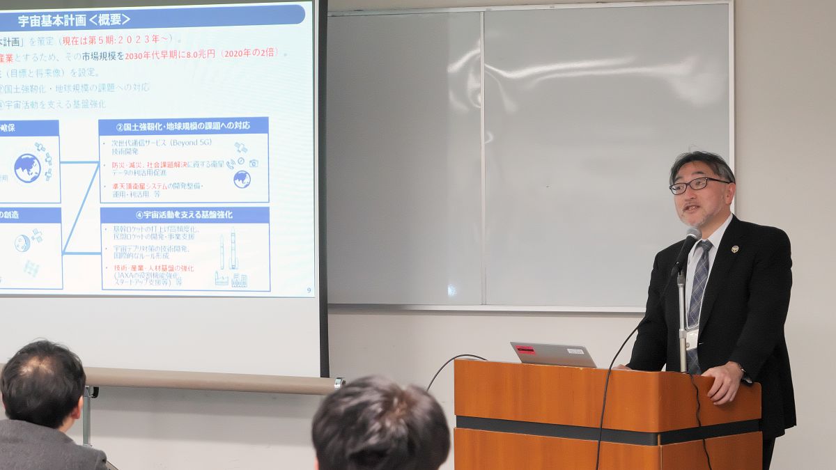 講演写真-04（三上参事官）