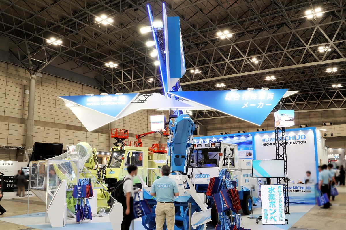 各社の展示ブース-8