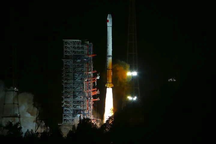 「BeiDou-2 I6」衛星を載せた長征ロケットの打ち上げ
