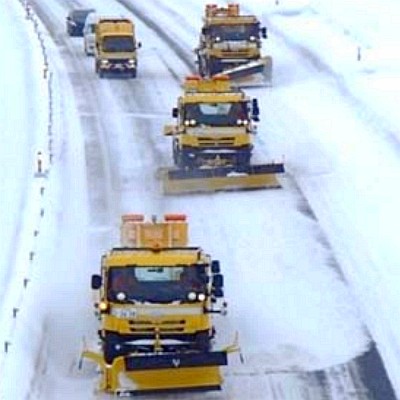本線部の雪を高速で除雪する「除雪トラック」