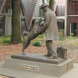 ハチ公と上野英三郎博士の銅像