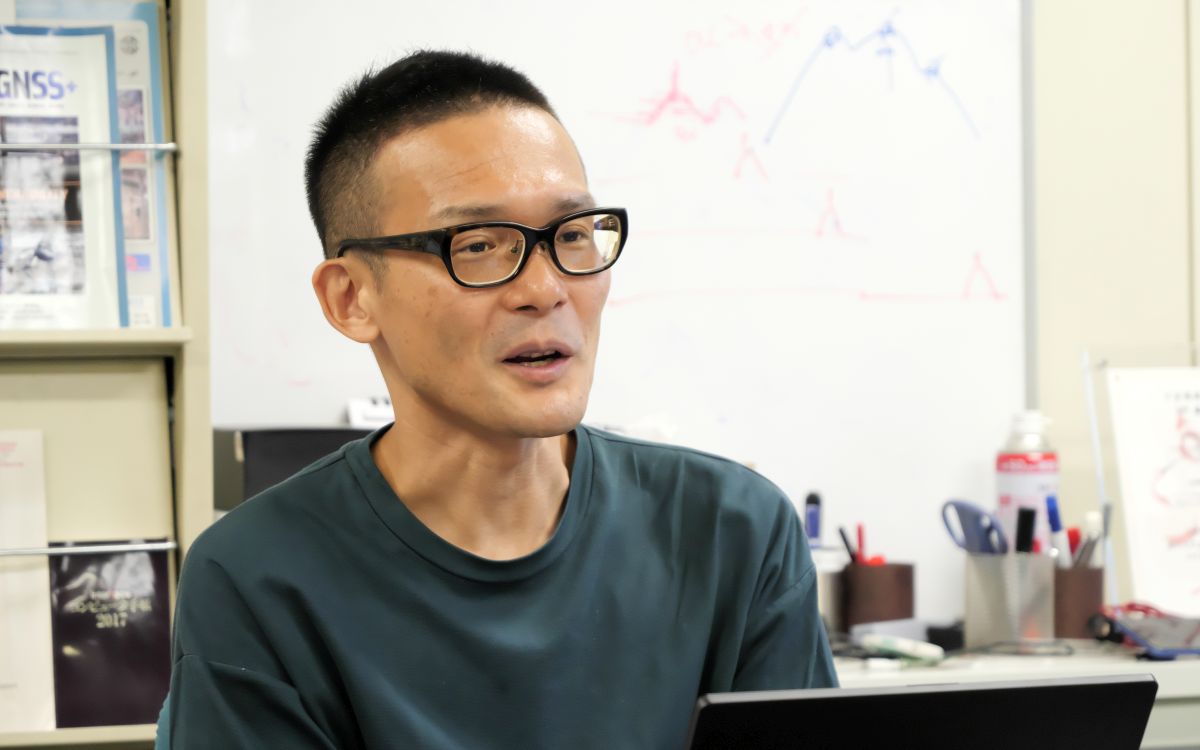 稲津氏