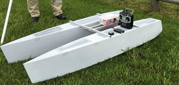 サイズを大型化した無人ボートの試作機
